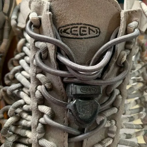 KEEN UNEEK Sandals in Light Gray Size 13