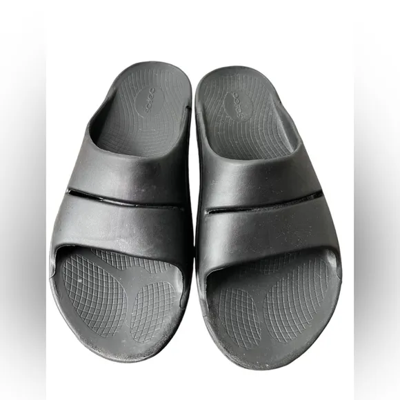 OOFOS Sandals